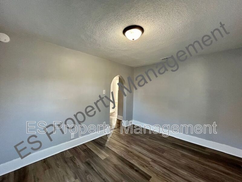 NOW AVAILABLE!! Charming Two Bedroom One Bathroom Duplex!!! - Photo 10