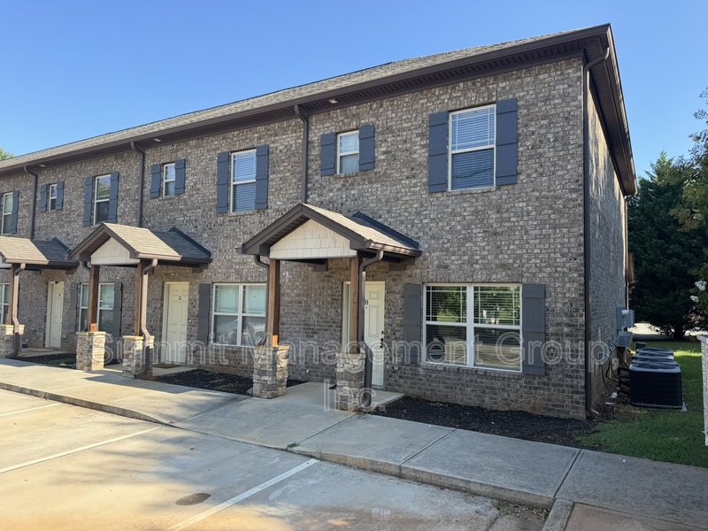 Jackson Condo: 860 S Harkness Street, Unit H