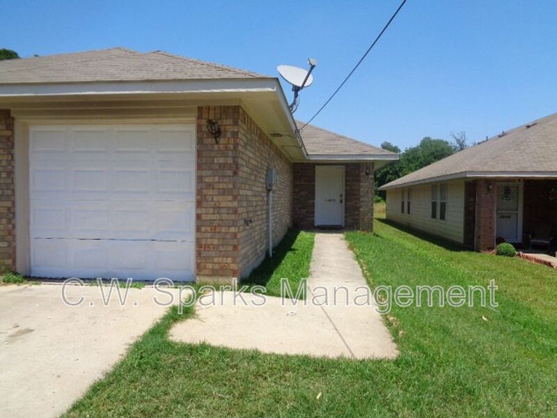 Dallas House: 13651 Biggs St