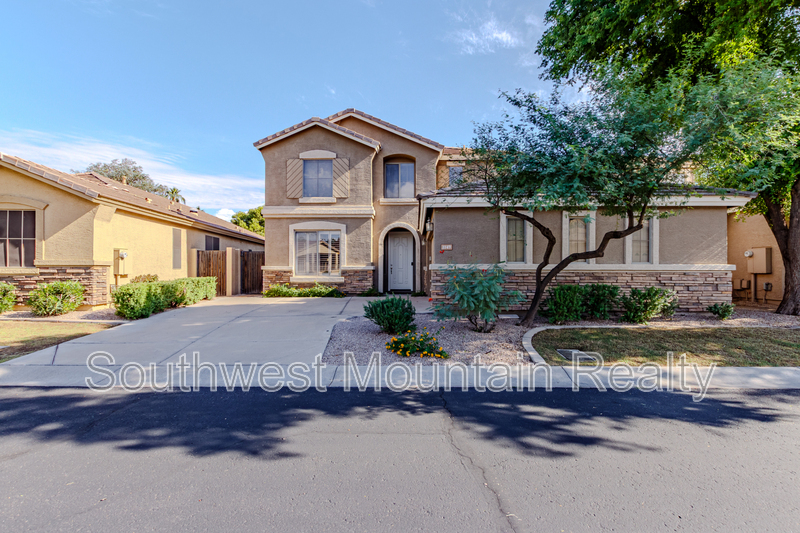 Chandler House: 1149 N cholla St