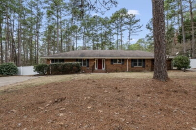 Southern Pines House: 530 Hill Road