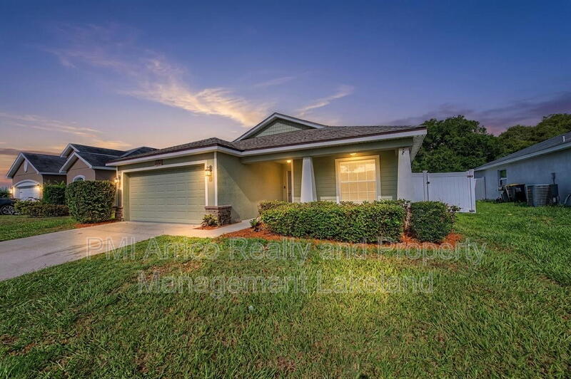 Lakeland House: 7918 Chestnut View Drive