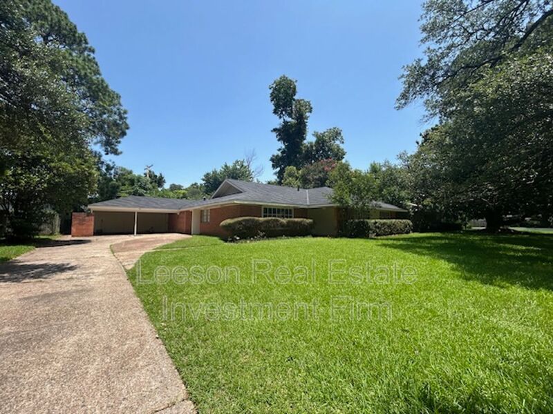 Shreveport House: 208 Bruce Ave