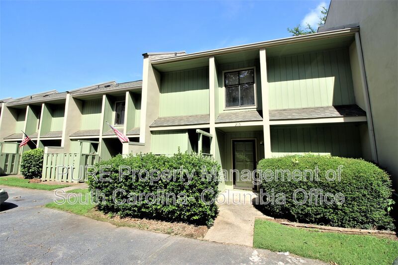 Columbia House: 215 Browning Ln