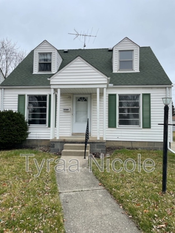 Harper Woods House: 19365 Kingsville Street