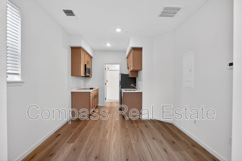 Castro Valley Condo: 21061 Story St