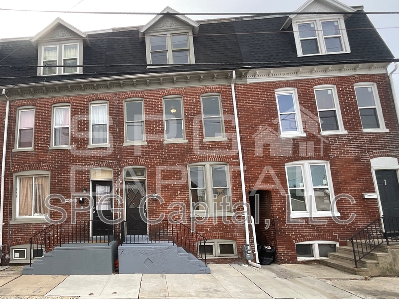 York House: 730 West Mason Avenue