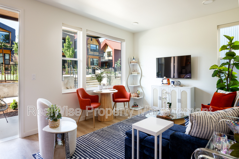 Ashland House: 168 Garfield St