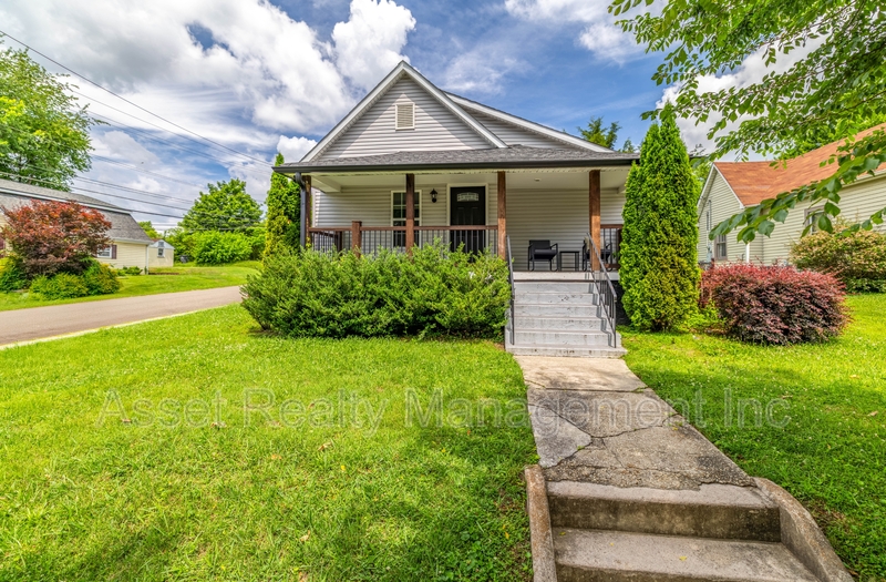 Knoxville House: 301 East Quincy Avenue