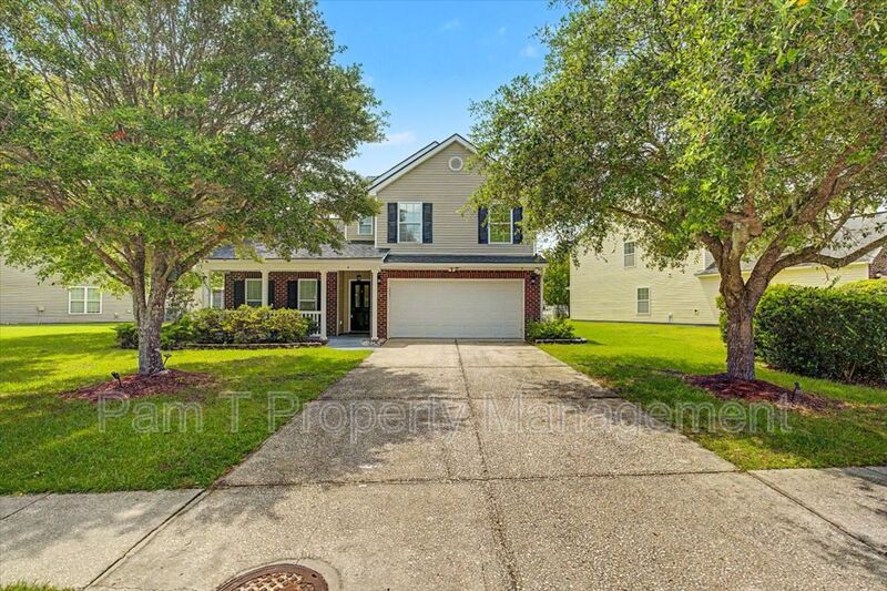 Pooler House: 4 Bainbridge Way