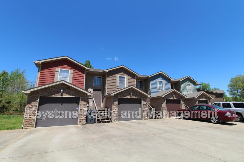 Unit B
Clarksville Townhome: 1721 Thistlewood Drive