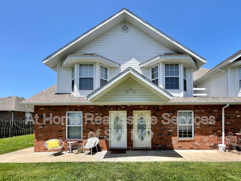 Ozark Townhome: 1429 W Frosty
