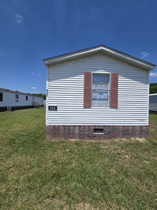Fayetteville House: 421 Starlit Drive