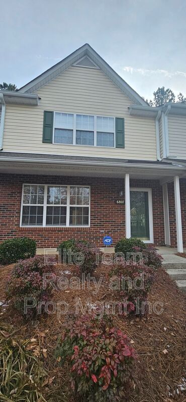 Charlotte Townhome: 6807 Juniper Tree Street