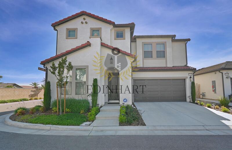 Fresno House: 1439 East Via Albero Drive