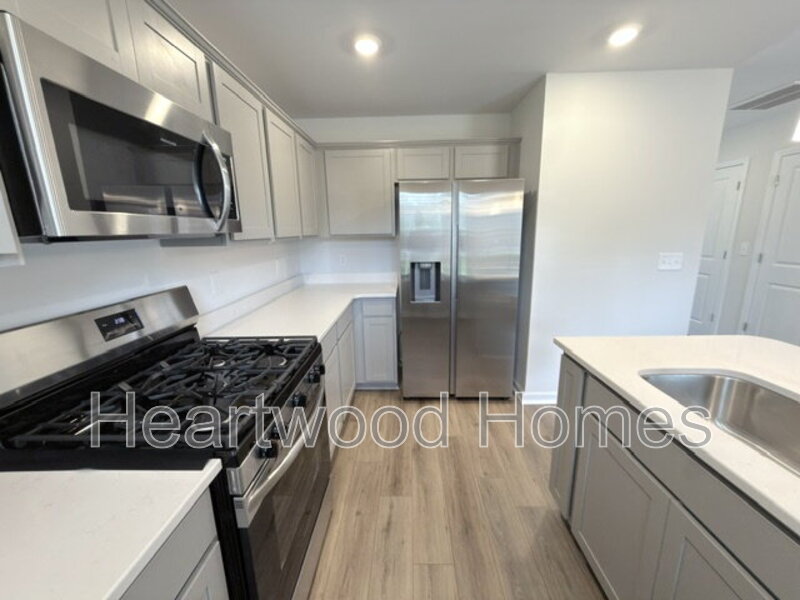 Lexington Townhome: 807 Coburg Lane