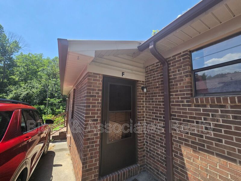 Lexington Condo: 40 Random Dr