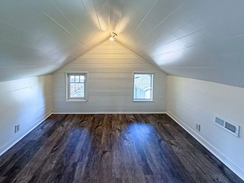 Photo 25 of rental home at 943 Washington Street