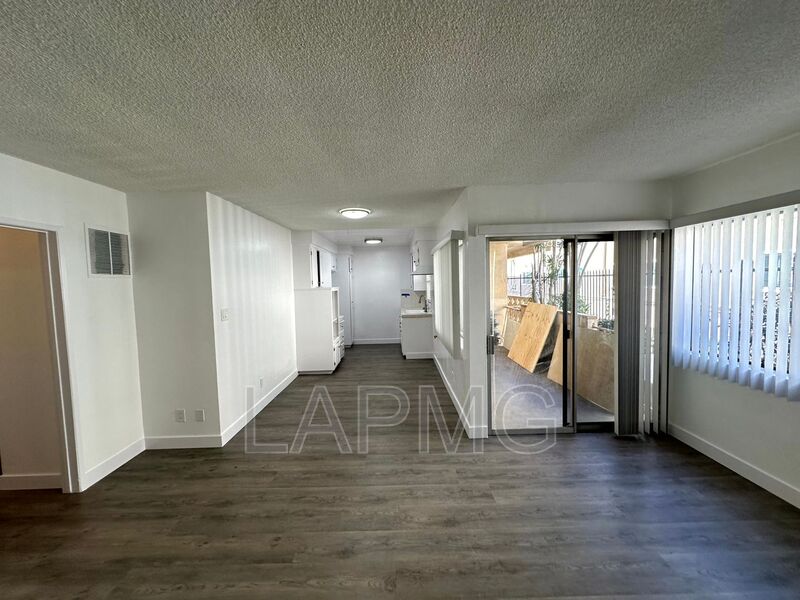 Inglewood House: 853 W Beach Avenue