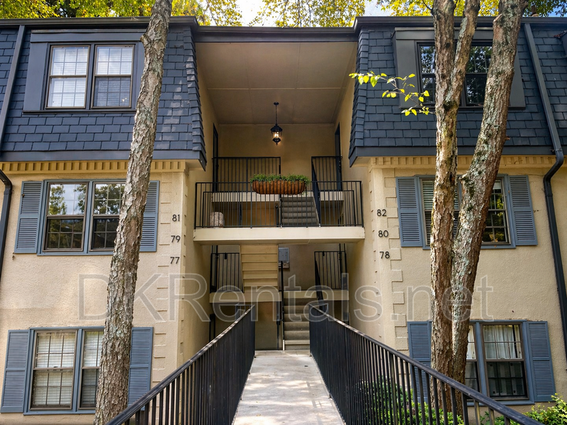 Atlanta House: 82 Montre Sq NW