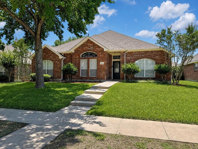 Frisco House: 9903 Presthope Dr