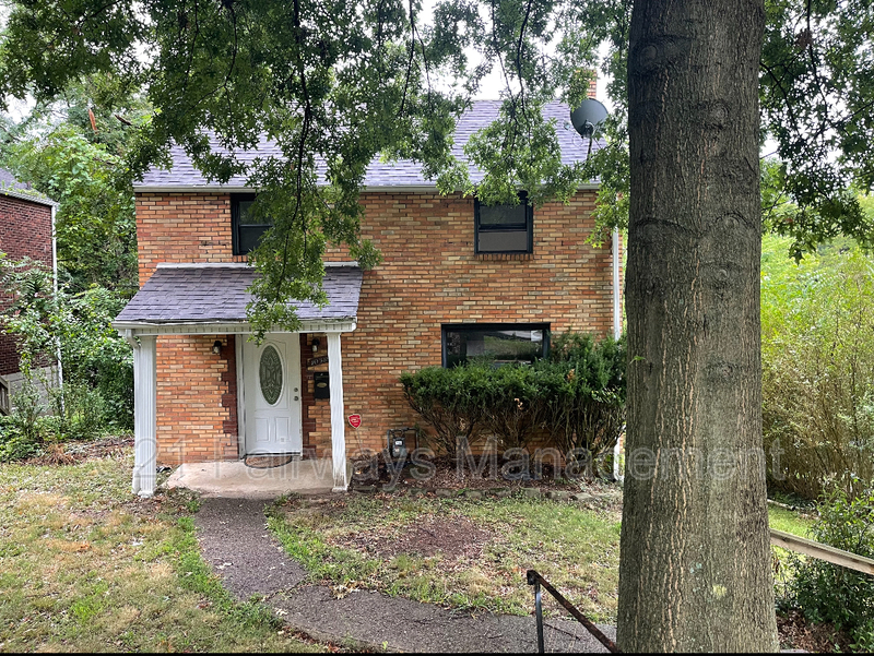 Pittsburgh House: 10318 Lindberg Avenue