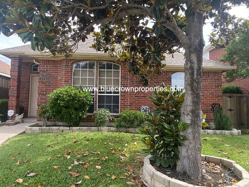 Carrollton House: 1321 W Branch Hollow Dr