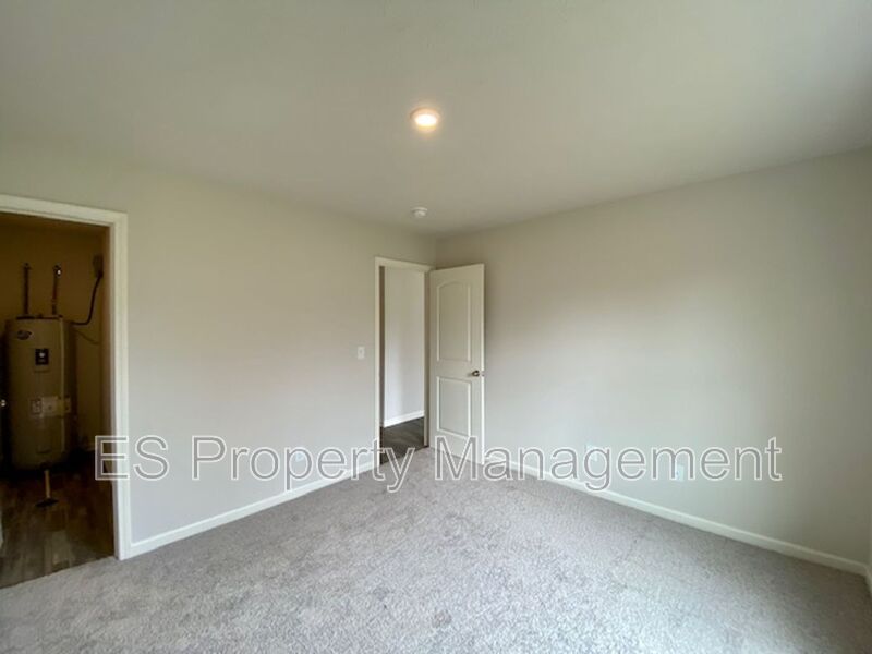 Fantastic 5 Bedroom 3 Bathroom in Muncie! - Photo 15