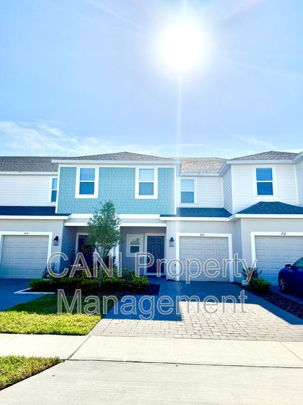 Edgewater Townhome: 212 River Front Way