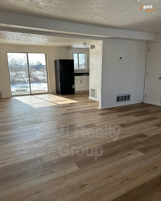 Warren House: 600 Commerce Ave NW