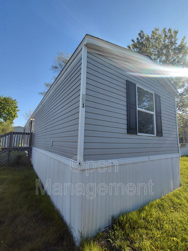 Jackson House: 301 Mantle Ave
