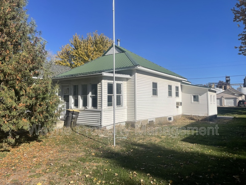 Eagle Grove House: 516 N Cadwell Ave