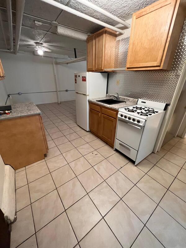 Madison Condo: 632 Howard Place - A