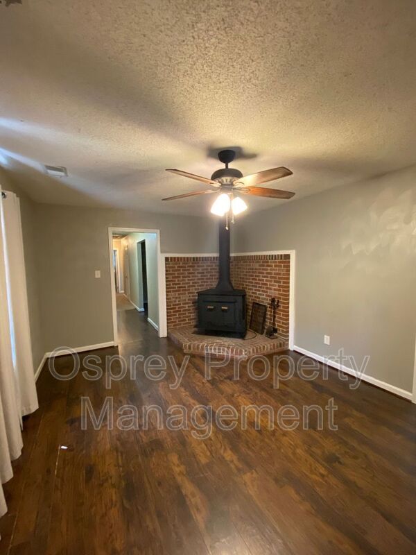 Charming 3-Bedroom Ranch !!