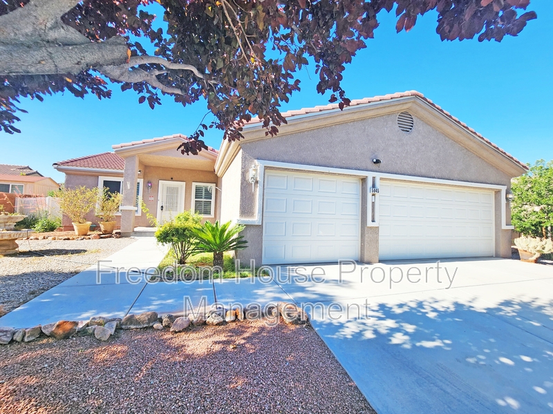Pahrump House: 5945 Badlands Lane