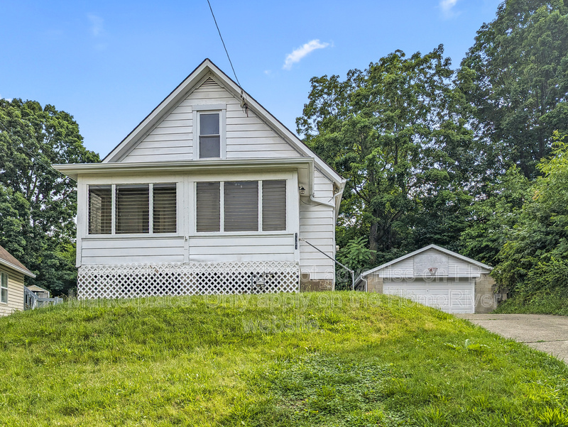Pittsburgh House: 1323 Leaside Dr