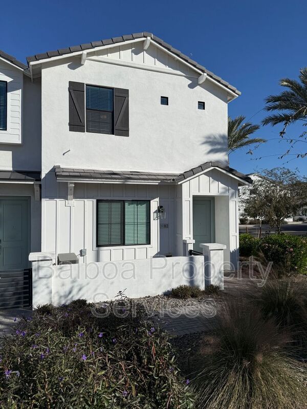 Mesa Townhome: 3230 E Thomas Rd