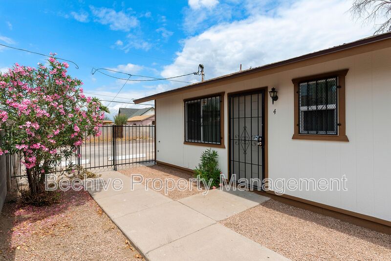 Phoenix House: 1324 E Taylor St