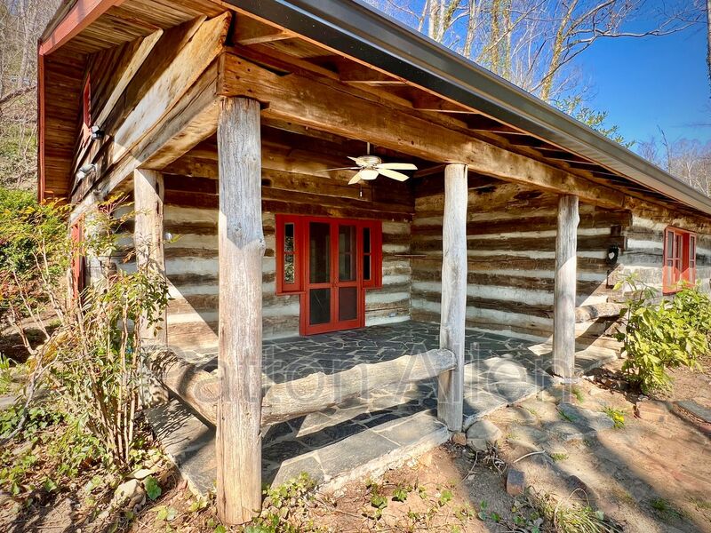 Asheville House: 3 Wayside Rd