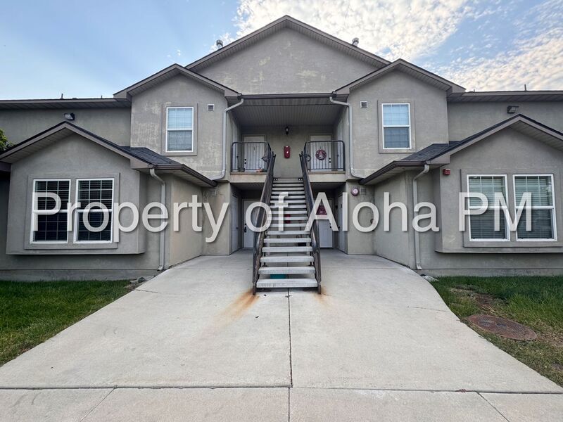 Meridian House: 1041 W. Pine Ave