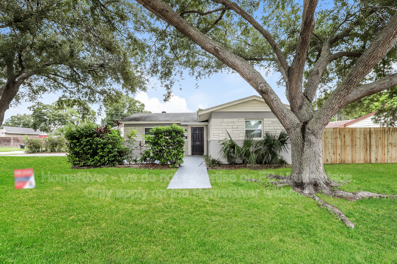 St Petersburg House: 779 Lynndale St N