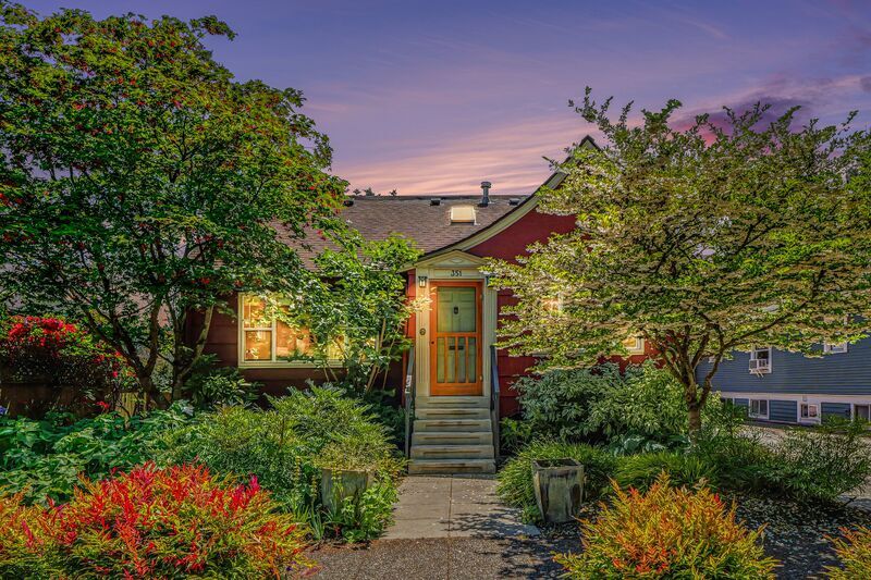 Seattle House: 351 NW 84th St