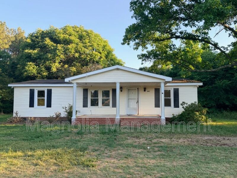 Henderson House: 897 Faulkner Town Rd.