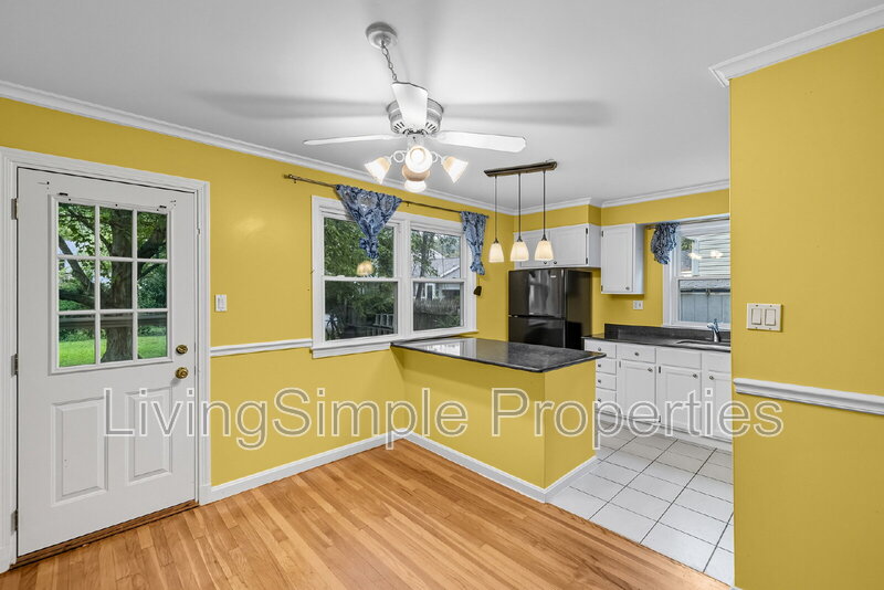 Rockville House: 720 Woodburn Road