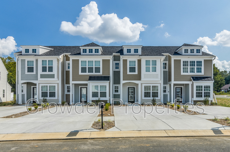 Concord House: 359 Halton Crossing Dr