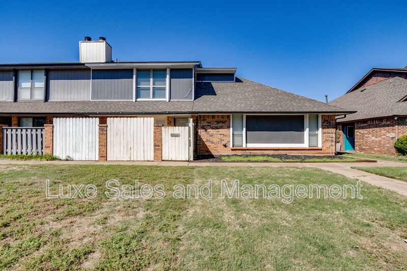 Edmond House: 13813 Fairhill Ave