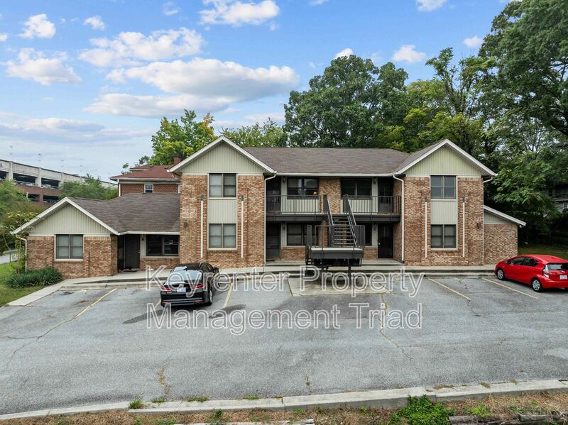 Greensboro House: 211 Mciver Street