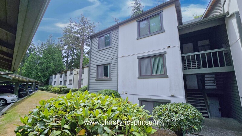 Kirkland Condo: 12703 NE 129th Ct