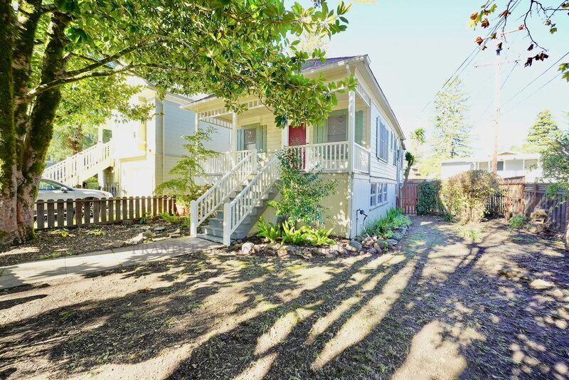 Corte Madera Condo: 106 Redwood Avenue
