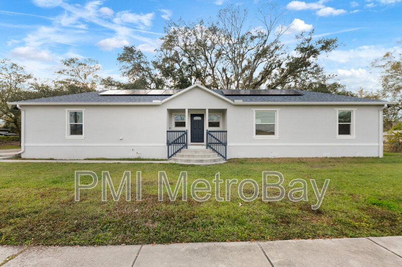 Plant City House: 902 West Alsobrook St